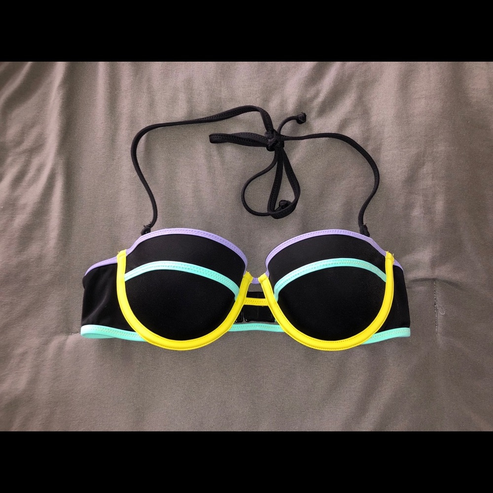 Victoria’s Secret bikini top